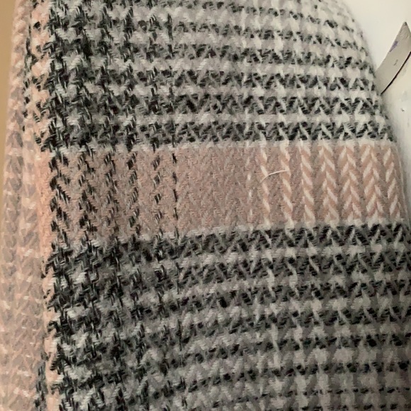 2/$30 Bundle 2 scarves - Picture 5 of 6